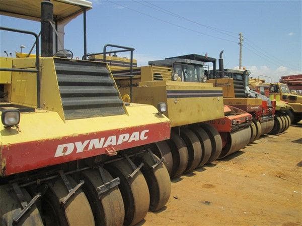 Frota de equipamentos pesados Urbanop