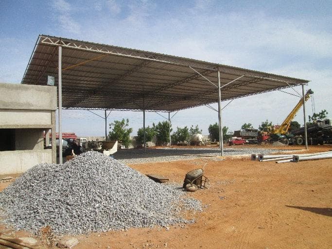 Área operacional com armazenagem e apoio logístico